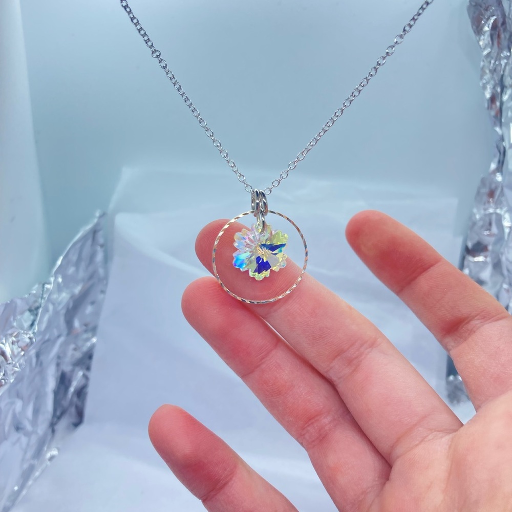 🎉🎉10/$25 Silver Snowflake Crystal Necklace ❄️
